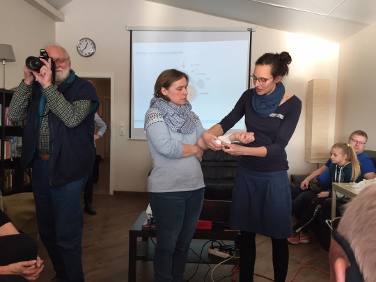 Unter fachkundiger Anleitung von Saskia wurde auch der Druckverband erprobt