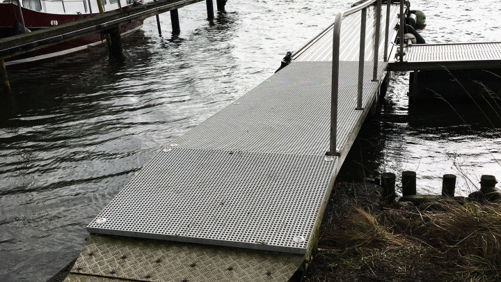 … und der Zugang zum Schwimmsteg ist wieder problemlos möglich.
