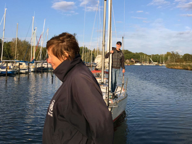 ... da läuft der Motor vopn Hans nicht mehr - aber Peter und Merula helfen gern ...