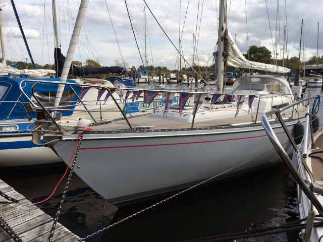 Ordentliche Beflaggung: Die Merula von Merula Und Peter Hartmann