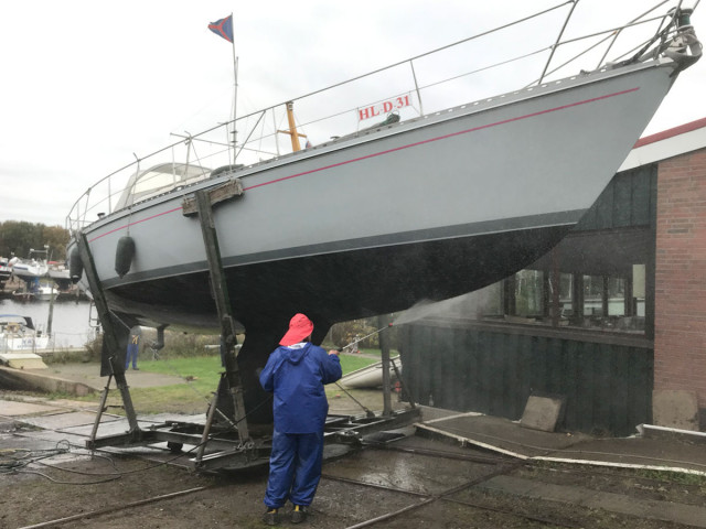 Reinigung mit Hochdruck: Uwe in seinem (feuchten) Element ...