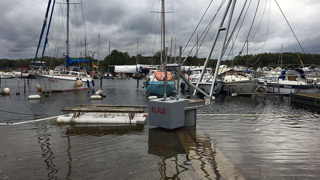 Unser Mastenkran hat jetzt einen Namen: Klaus erinnert an unser Kameraden, dessen letzte Arbeit die Restaurierung war. Danke Klaus und danke Thomas für die gute Idee!