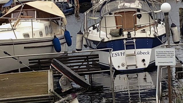 Wieder mal Steg unter - zumindest an unserem Feststeg ...