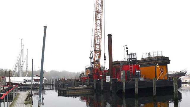 ... werden die alten Pfähle gezogen ....