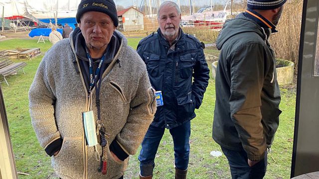 Uwe und Peter auf dem Weg zum Grill ...