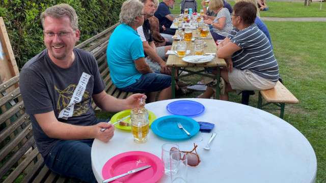 Da schmecken Fleisch und Bier auch im Freien!
